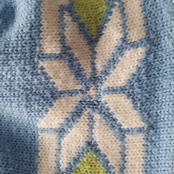 A beanie - Picture 2 of 4